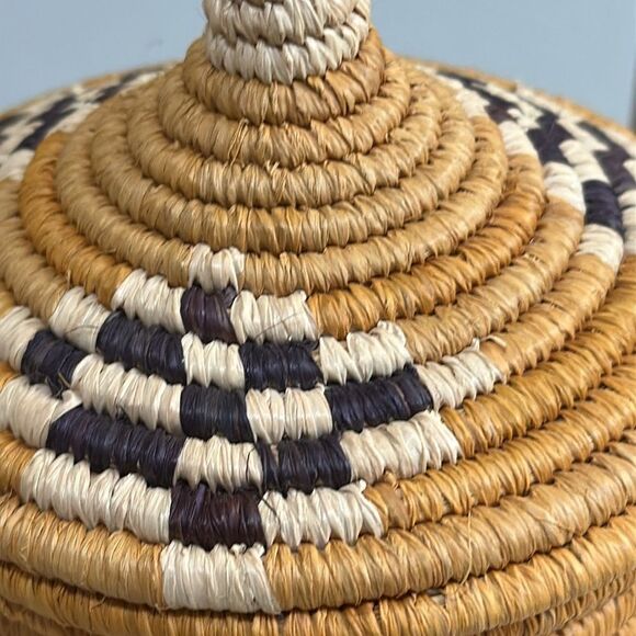 Small Boho Natural Woven Basket With Lid For Home Decor - Picture 7 of 16